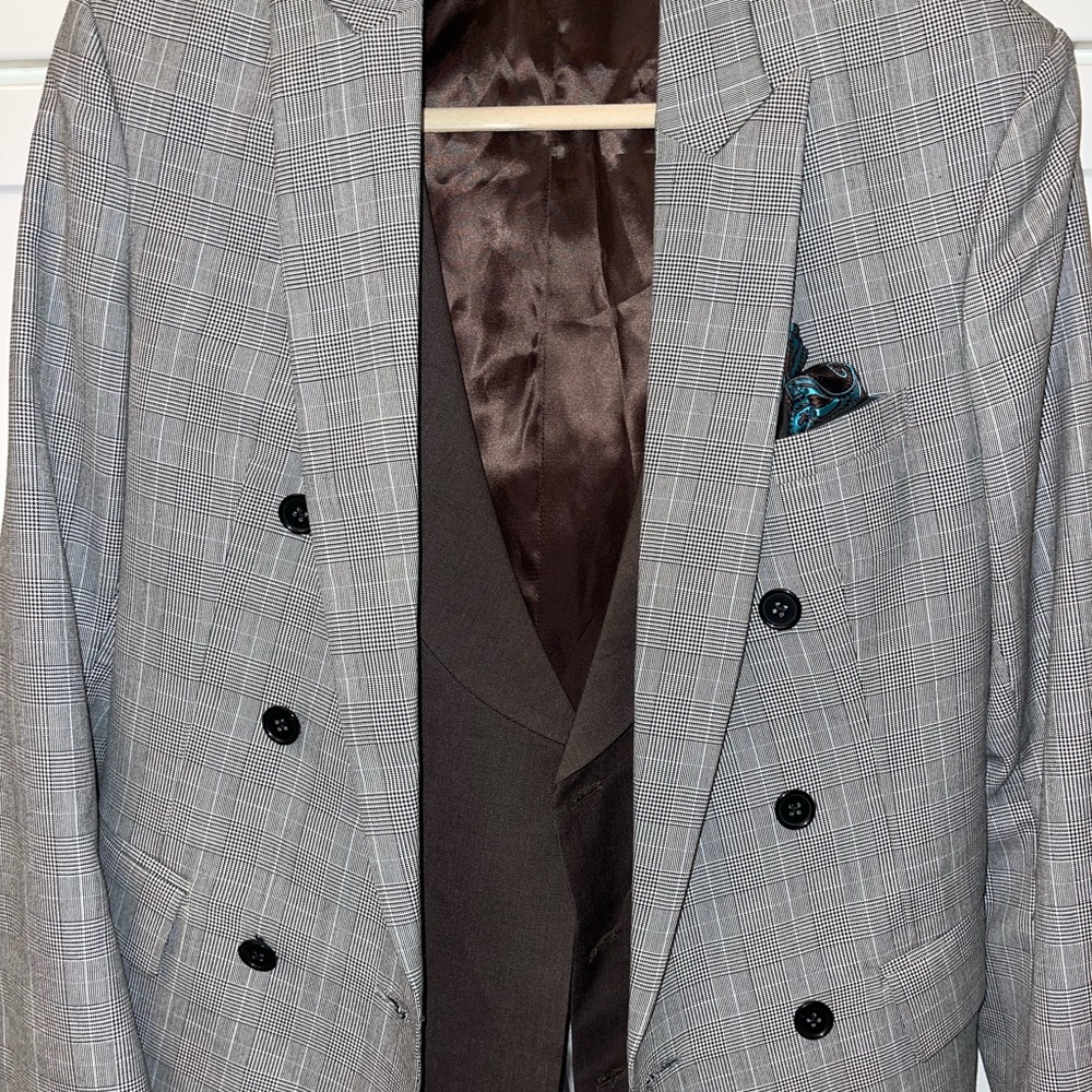 Suit - Picture 3 of 3